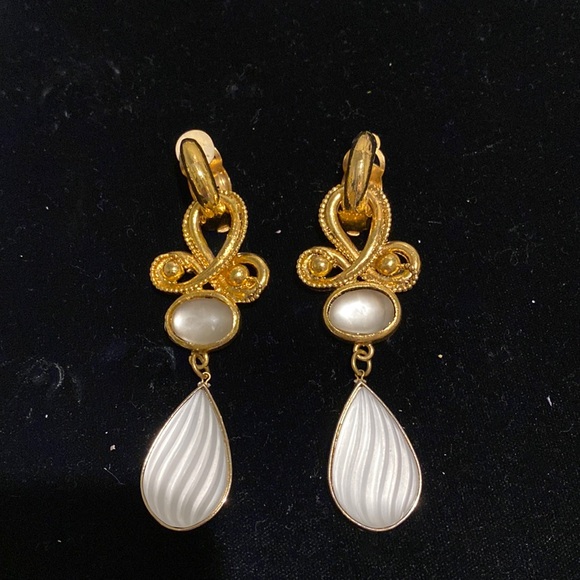 Earrings - Picture 1 of 2